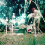 Huey Walker spielt "Droops" live im Garten des Ballhaus Tucholski in Loitz