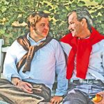 Carsten "Erobique" Meyer und Jacques Palminger ... sitzen auf einer Bank