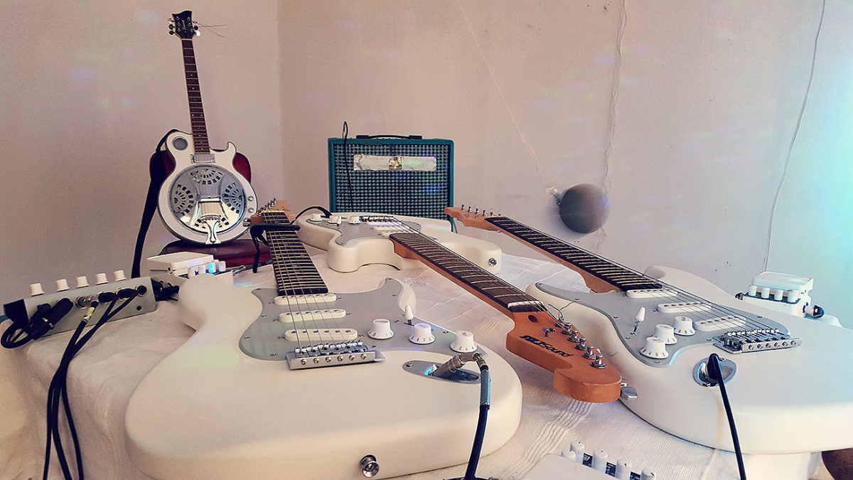 Oscillations – Installation for three Guitars, a Pendulum and an ...